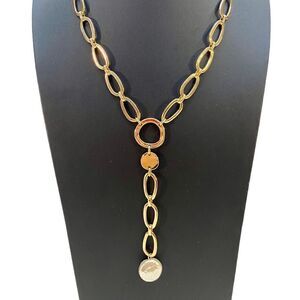 Elegant Gold Toned Lariat Necklace w/ drop down Pearl Pendant.